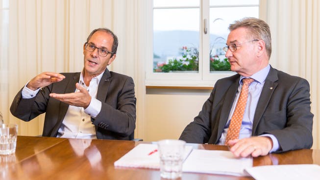 Adrian Schmitter, CEO des Kantonsspitals Baden (links), und Robert Rhiner, CEO des Kantonsspitals Aarau, erklären im Interview, warum sie die fehlbaren Chefärzte weder angezeigt noch entlassen haben.