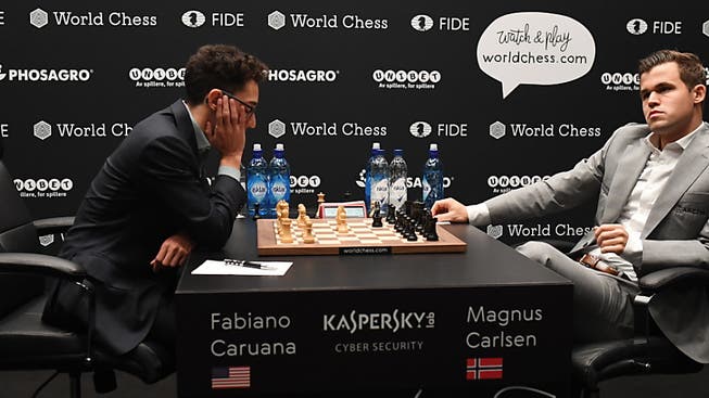 Die beiden WM-Teilnehmer Magnus Carlsen (rechts) und Fabiano Caruana.