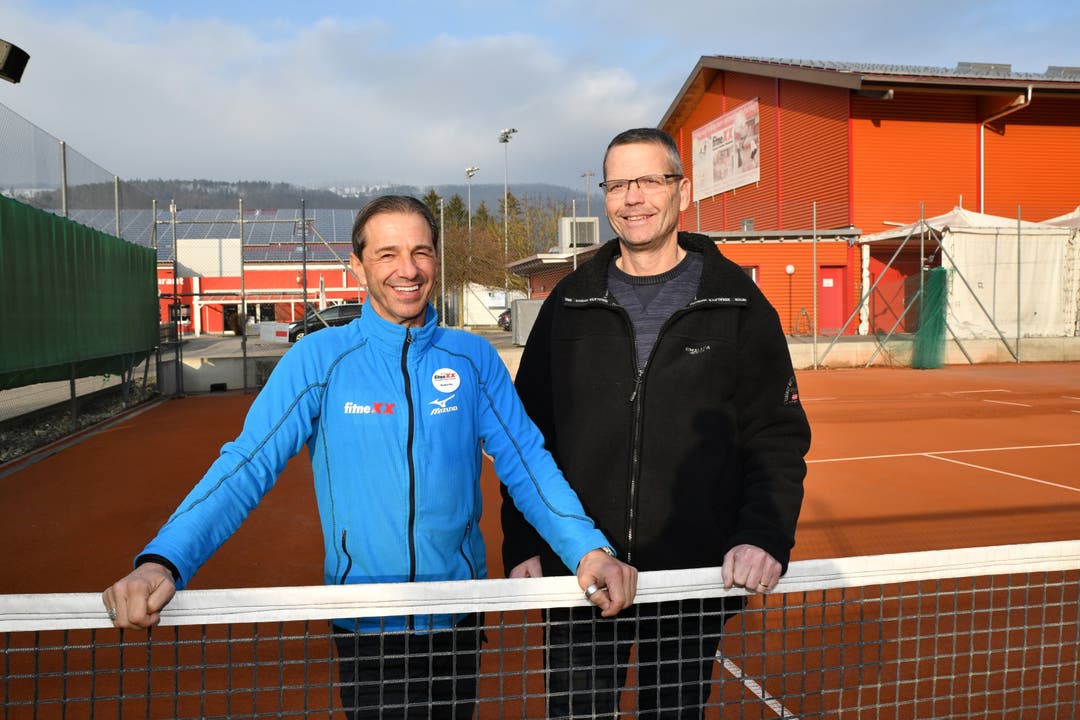 Roberto Borghi (links) und Heinz Büttler planen neue Minigolf-Anlage in Balsthal