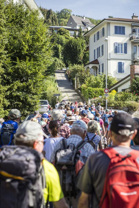 AZ Leserwandern 2018, 9. Etappe, Trimbach Durch Trimbach geht es Richtung Froburg hoch.