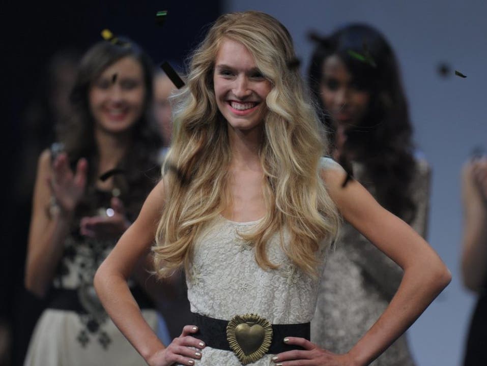 Switzerland's next Topmodel 2012 gewinnt Manuela Frey den Elite Model Look und wird anschliessend Dritte am Weltfinale von Elite Model Look in Shanghai.