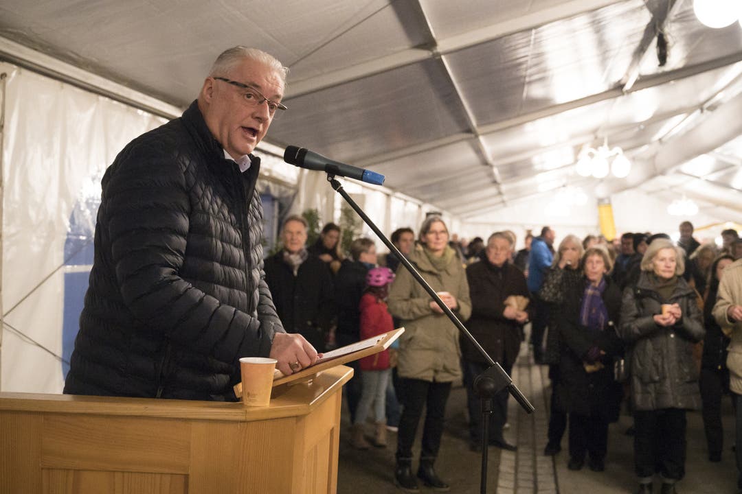 Neujahrsapéro Wettingen Gemeindeammann Roland Kuster begrüsst die Bürgerinnen und Bürger und warb in seiner Rede für das Jubiläumsfest der Gemeinde im Jahr 2020.