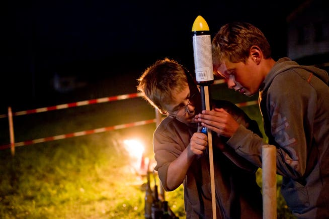Im Bernischen dürfen am 1. August Raketen trotz Trockenheit steigen gelassen werden. (Symbolbild)