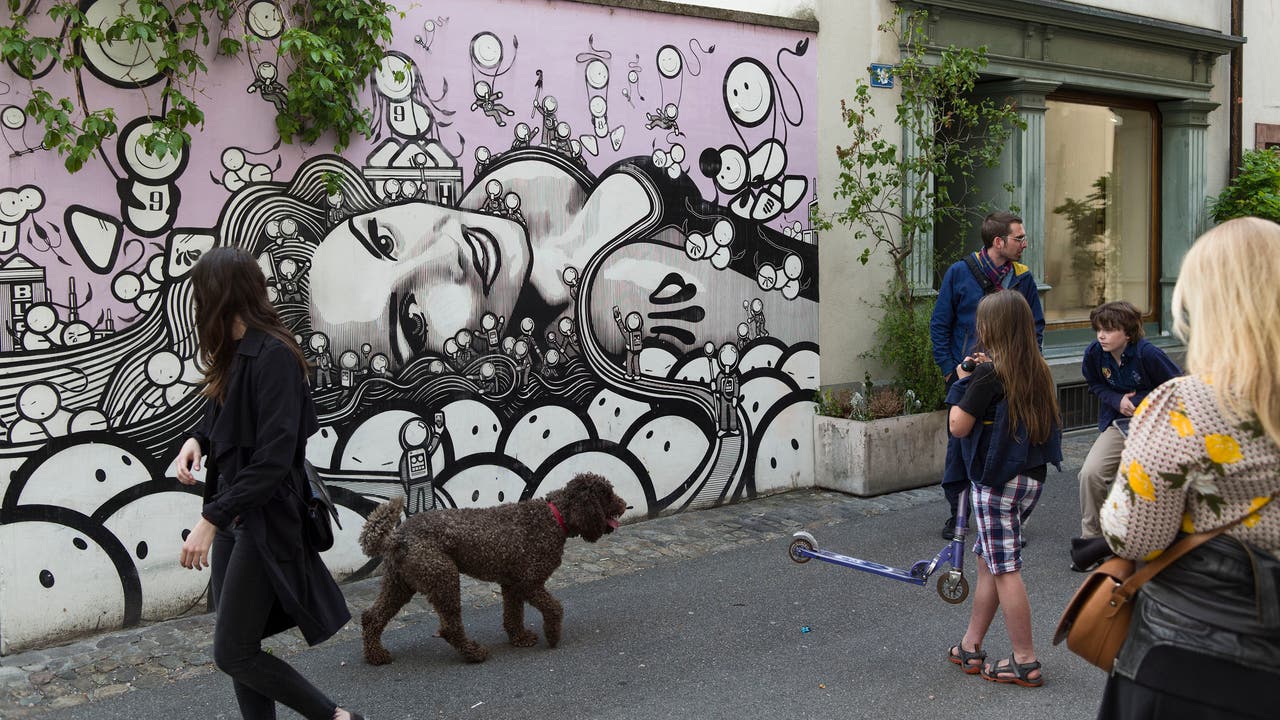  Wer klatscht denn schon Tamara Wernli an die Wand? Streetart von The London Police