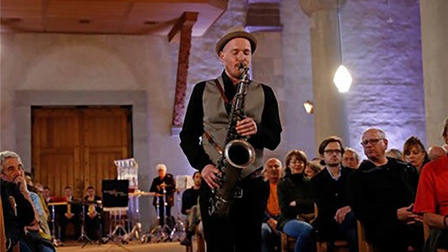 Saxofonist Marc Stucki bläst im Münster zum sakralen Aufruhr. Francesca Pfeffer