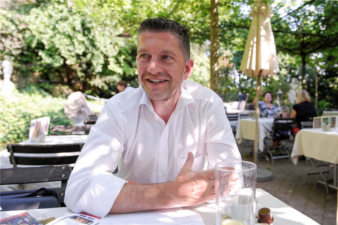 Der Baselbieter Mr. Tourismus Tobias Eggimann lässt im Hintergarten des Hotels Bad Bubendorf tief in seine Wunschliste blicken. Martin Töngi