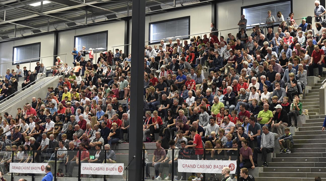 Die Zuschauerinnen und Zuschauer kamen zahlreich zum dritten Spiel der NLB-Playofffinal-Serie um den Aufstieg in der GoEasy-Arena in Siggenthal Station.