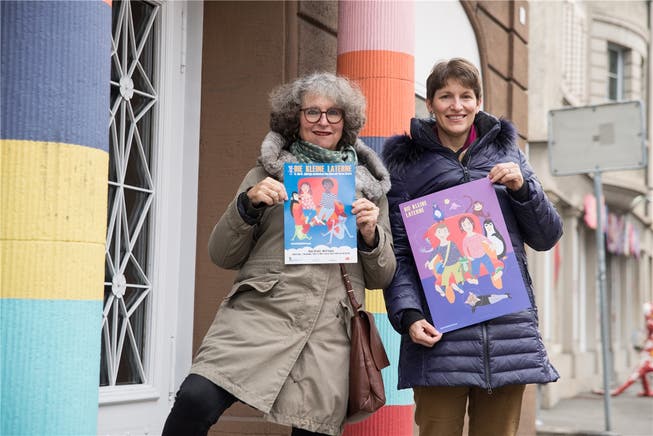 Caroline Smrstik, (r.) Vorstandsmitglied, und Christa Camponovo, Präsidentin des Vereins Zauberlaterne Baden-Wettingen, organisieren die «Kleine Laterne».BSC