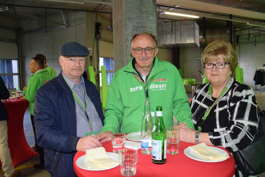 Peter Häni (M.) mit Kurt Kronenberg und Gisela Pleuss (beide Tell Tex GmbH).