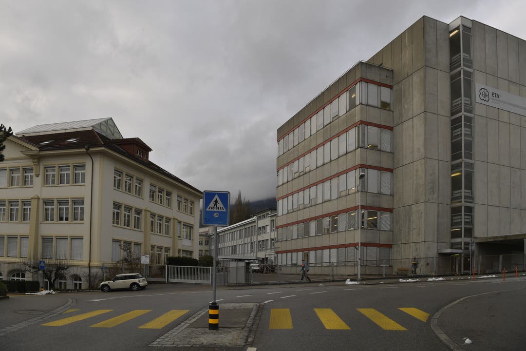 «Fabrikstadt» (ETA Werk 2), links das historische Gebäude der Lehrwerkstatt.