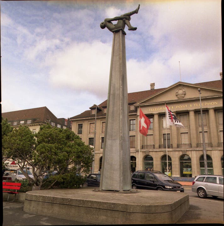 Bis 2007 stand die Skulptur auf dem Bahnhofplatz.
