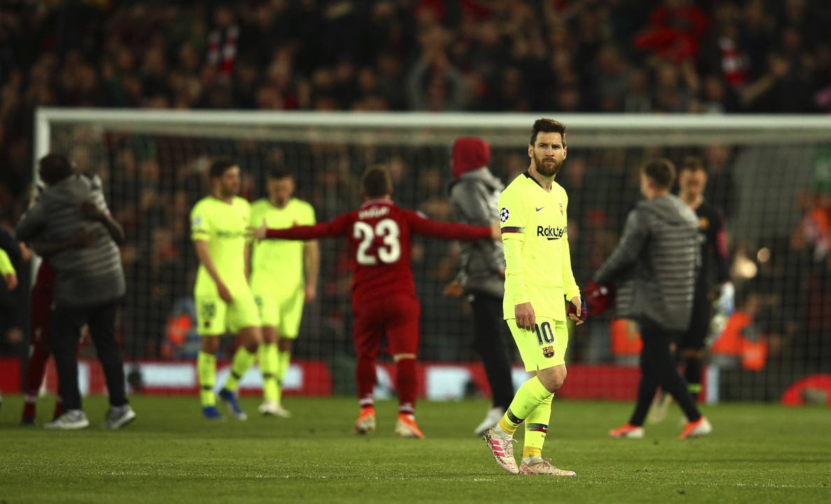 Lionel Messi, verloren auf dem Platz nach dem 0:4.