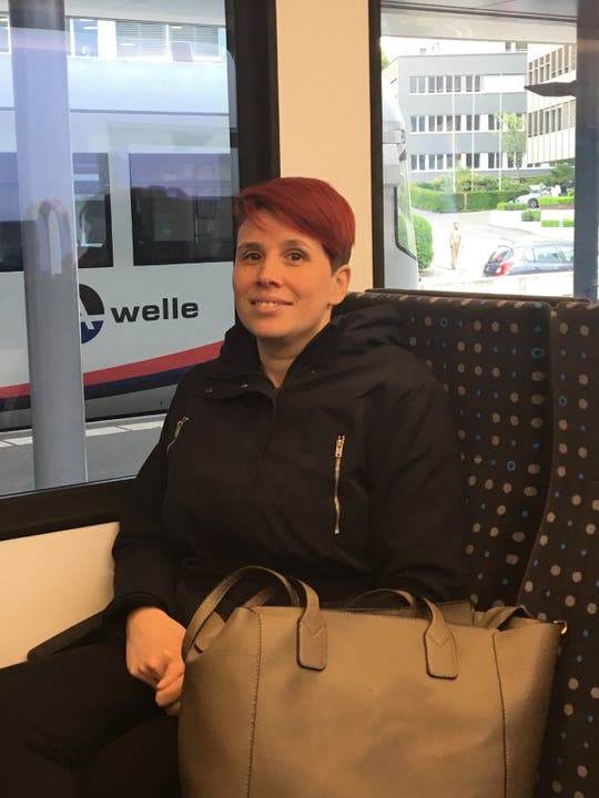 Yasmine Herrmann, (34), Oftringen «Der Zug wirkt heller und offener. Ich bin auch der Meinung, dass es mehr Sitzplätze hat – das war auch nötig. Zudem gefällt mir die Farbkomposition besser als bei den alten Zügen.»