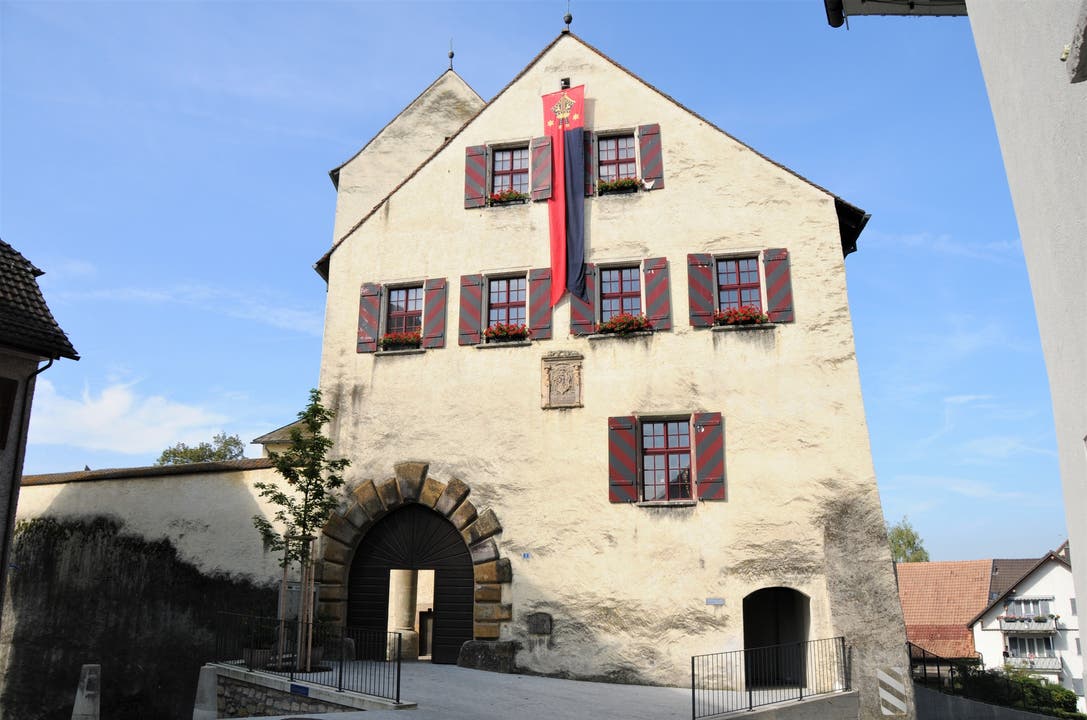 Schloss Klingnau: Hier wohnte einst der Gründer der Stadt Ulrich von Klingen. Klingnau wurde 1239 auf einem Schotterhügel gegründet.