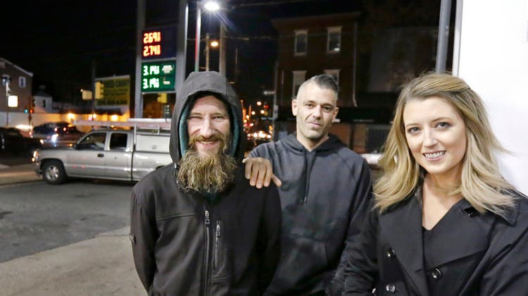 An ihrer Spenden-Story war so ziemlich alles falsch – Obdachloser und Paar verhaftet