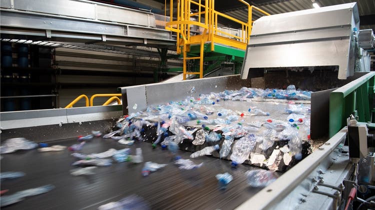 Zu viel Neumaterial in PET-Flaschen: Neue Anlage soll Recycling Schub verleihen