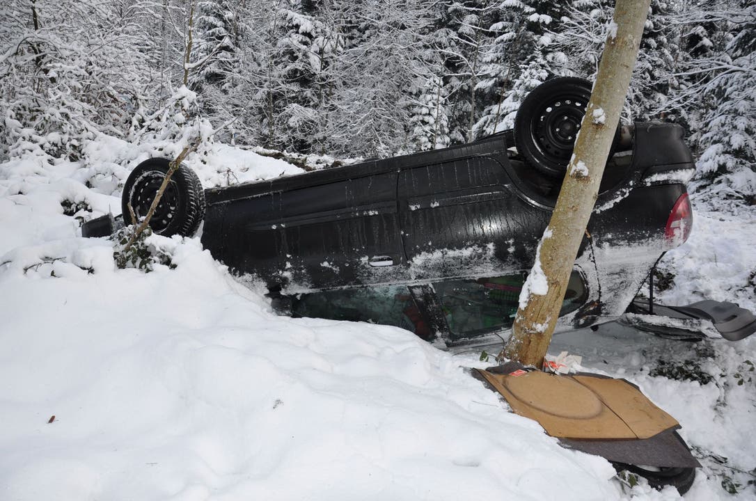 Kanton Solothurn, 10.Januar: Im ganzen Kantonsgebiet ereignen sich aufgrund der winterlichen Strassenverhältnisse gleich mehrere Unfälle (im Bild Rüttenen) – auch mit Verletzten.