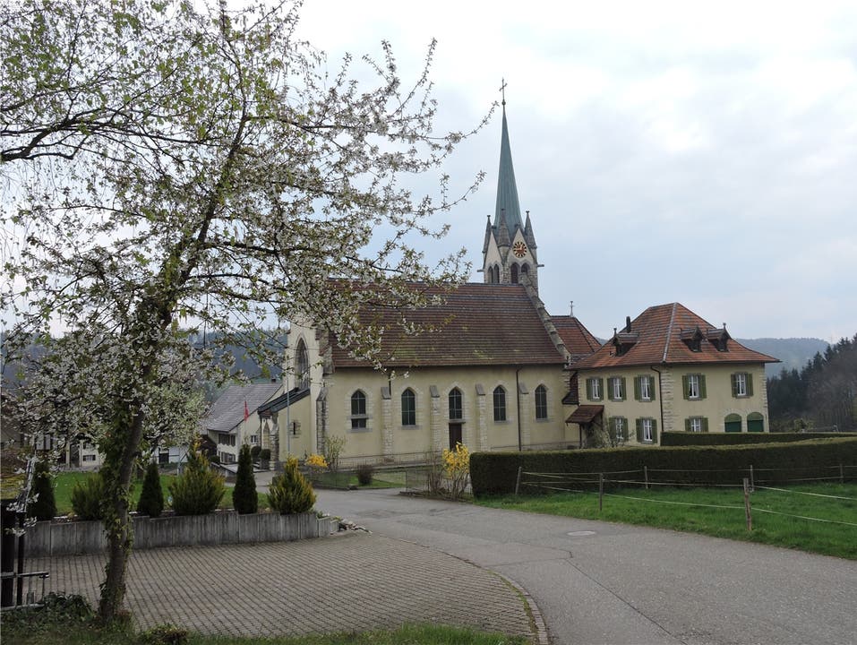 Markant: Die Kirche von Baldingen. Im Dorf wuchs übrigens der ehemalige Aargauer National- und Ständerat Jules Binder (Jahrgang 1925, CVP) auf.