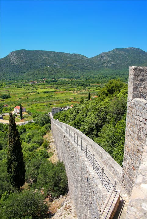 Die Mauer von Ston schützte einst die Adria-Republik Ragusa. shutterstock