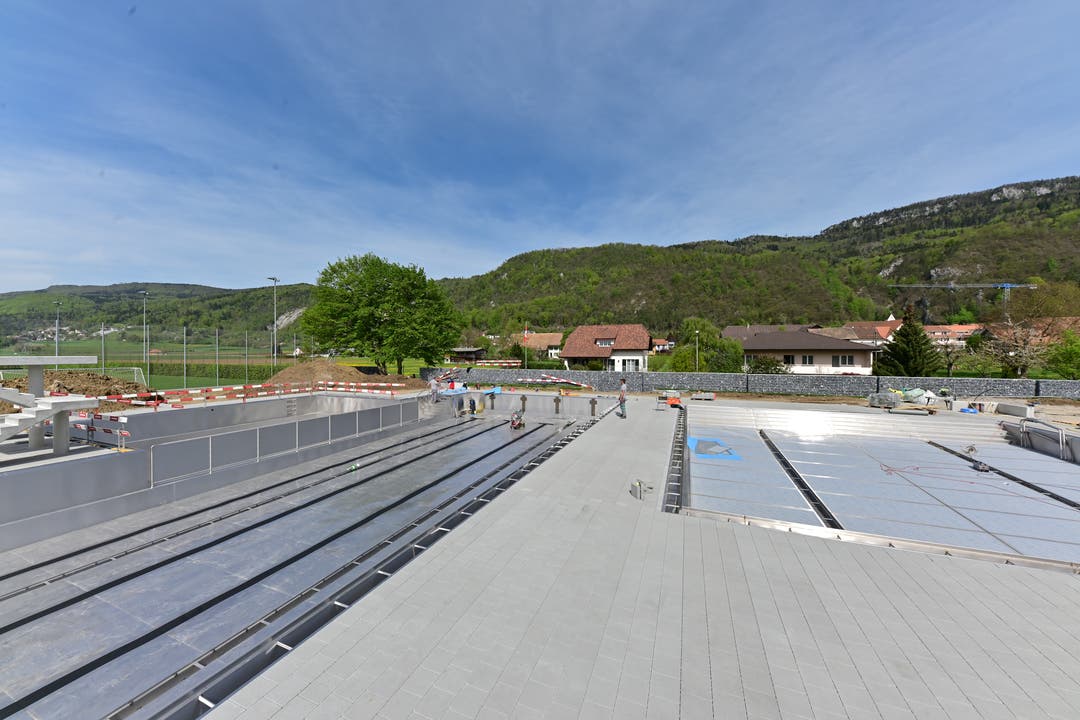 Die neue Badi mit Plansch-, Nichtschwimmer- und 25-Meter-Becken sowie mit neuer Sprunganlage und Rutsche.