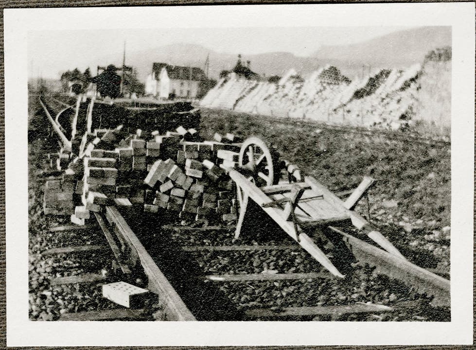 Die Streikenden versuchten, auch die letzten noch betriebenen Eisenbahnlinien lahmzulegen.