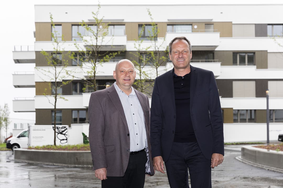 Gemeindepräsident Valentin Schmid (l.) und Tino Margadant, Projektleiter Mettler2Invest.