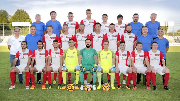 Der FC Solothurn 2018/19 Das Teamfoto des Erstligisten FC Solothurn mit Trainer Dariusz Skrzypczak.