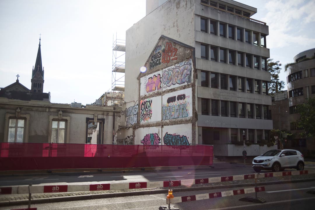 Artstübli-Führung Graffitis der Jungle Szene an den Abrisshäusern am Steinengraben