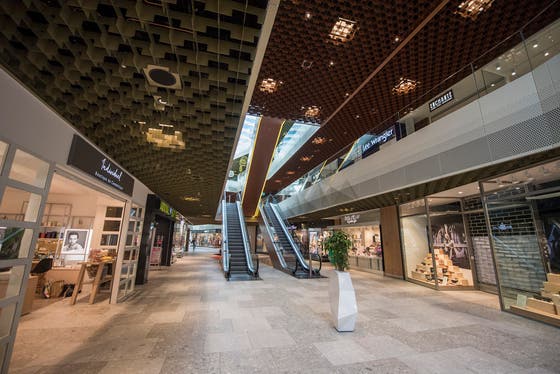 Einkaufszentrum Mall Of Switzerland Verkundet Steigende Besucherfrequenzen Genaue Zahlen Will Sie Aber Nicht Liefern