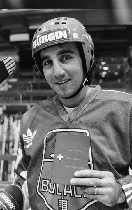1988 Jim Koleff, Eishockeyspieler beim EHC Bülach, erhält den Schweizerpass