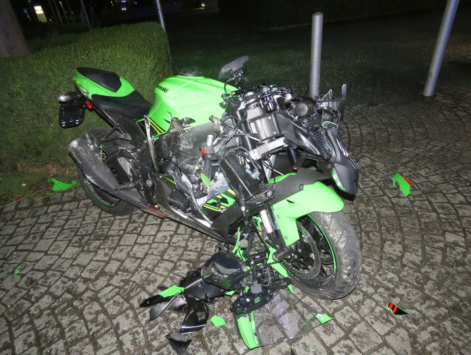 Rheinfelden AG, 11. März: Ein 55-jähriger Motorradfahrer stürzte abends in Richtung Kaiseraugst aus noch unbekannten Gründen und verletzte sich mittelschwer. Die Unfallursache wird durch die Kantonspolizei abgeklärt. Am Motorrad entstand Totalschaden.