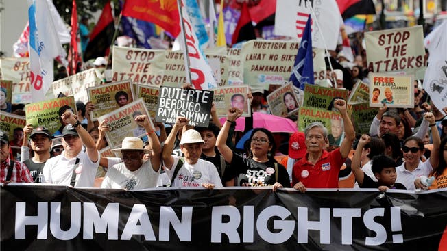 Protestmarsch am Tag der Menschenrechte in Manila. Am 10. Dezember vor 70 Jahren wurde die Menschenrechts-Erklärung verabschiedet. FRANCIS R. MALASIG /EPA/KEY