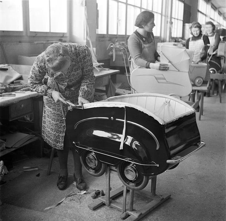 Schnittige Kinderwagen: Arbeiterinnen 1941 in der Wisa Gloria.