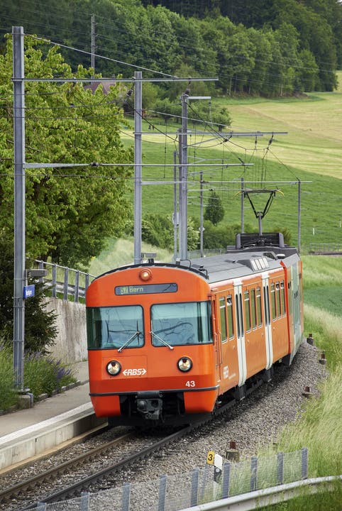 Nun werden die orangen Züge schrittweise durch neue, klimatisierte Fahrzeuge ersetzt.