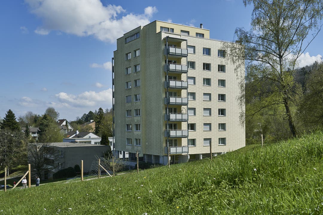 Dort wo früher der Eichtalhof stand, baute das Zürcher Unternehmen Mobag ab 1966 eine Mehrfamilienhaus-Siedlung, inklusive "Hochhaus". Architekt war hier der Neuenhofer Martin Staub.