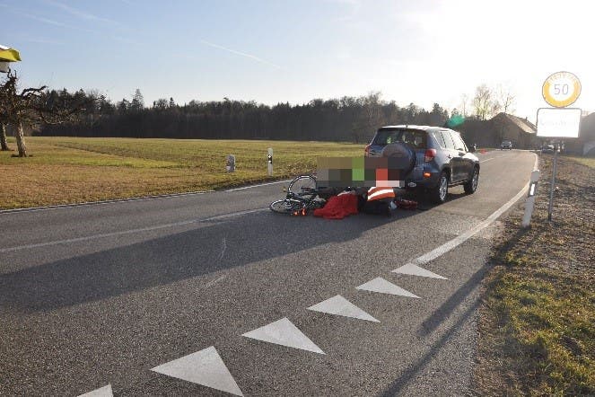 Wolfwil, 22. Februar: Ein 74-jähriger E-Bike-Lenker kollidierte mit einem Fahrzeug und musste anschliessend mit der REGA ins Spital geflogen werden.