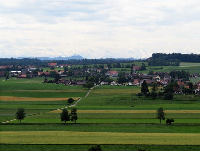 Blick von Norden auf das Dorf Messen, das im Limpachtal ein eigenständiges Zentrum bleiben will.