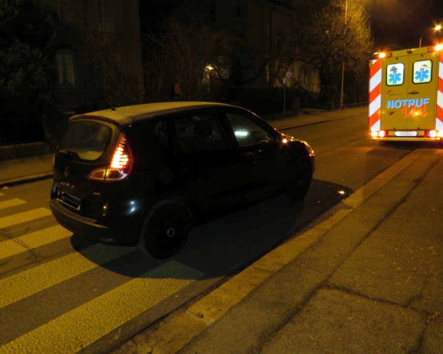 Zofingen AG, 23. Januar: Ein Auto kollidiert auf einem Fussgängerstreifen mit einer Frau, die beim Unfall leicht verletzt wird.