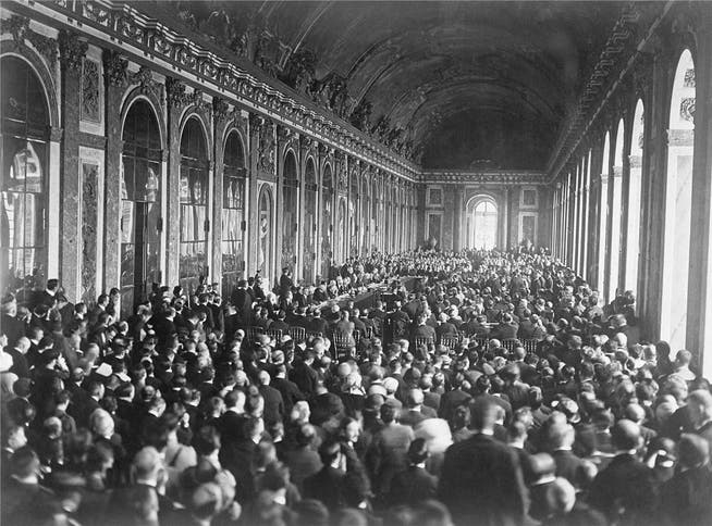 Die Vollversammlung der Friedenskonferenz in Versailles trat achtmal zusammen. Am 28.April 1919 hiess sie die Völkerbundssatzung gut. Bettmann Archive/Getty