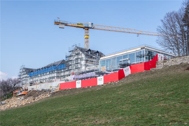Noch herrscht auf dem Solothurner Hausberg Baustellenbetrieb – Anfang August soll das umgebaute Hotel Weissenstein dann eröffnet werden.
