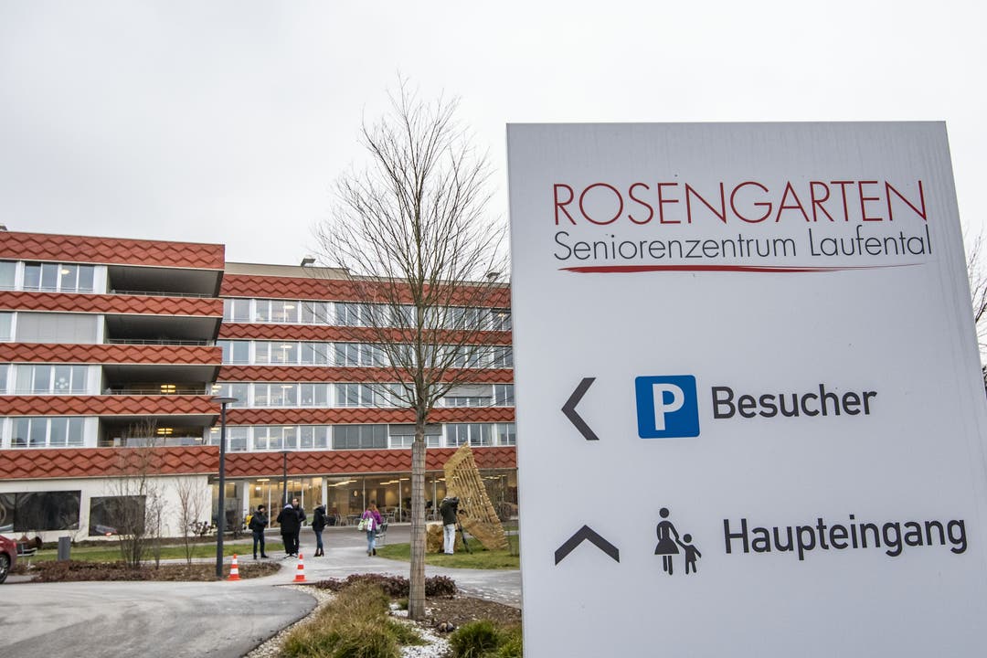 Im «Rosengarten» sollen zwei Pflegerinnen eine Seniorin um Geld betrogen haben und danach vergiften wollen.