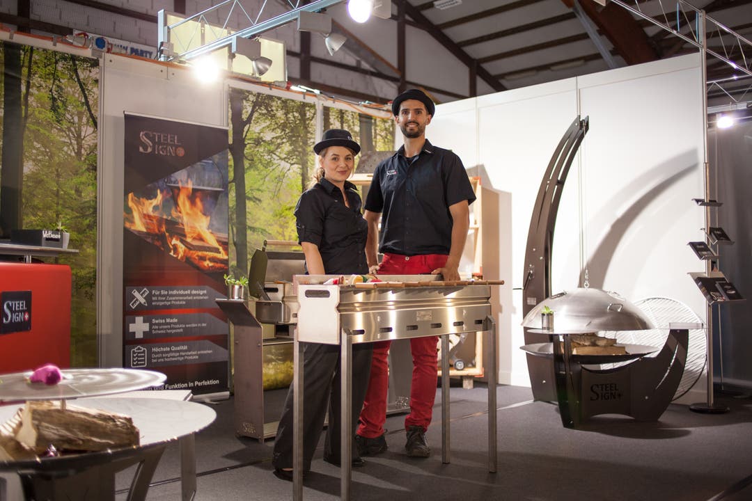 Nicole Mai (36) und Philipp Bühler (33) entwickeln und produzieren verschiedene Grills.