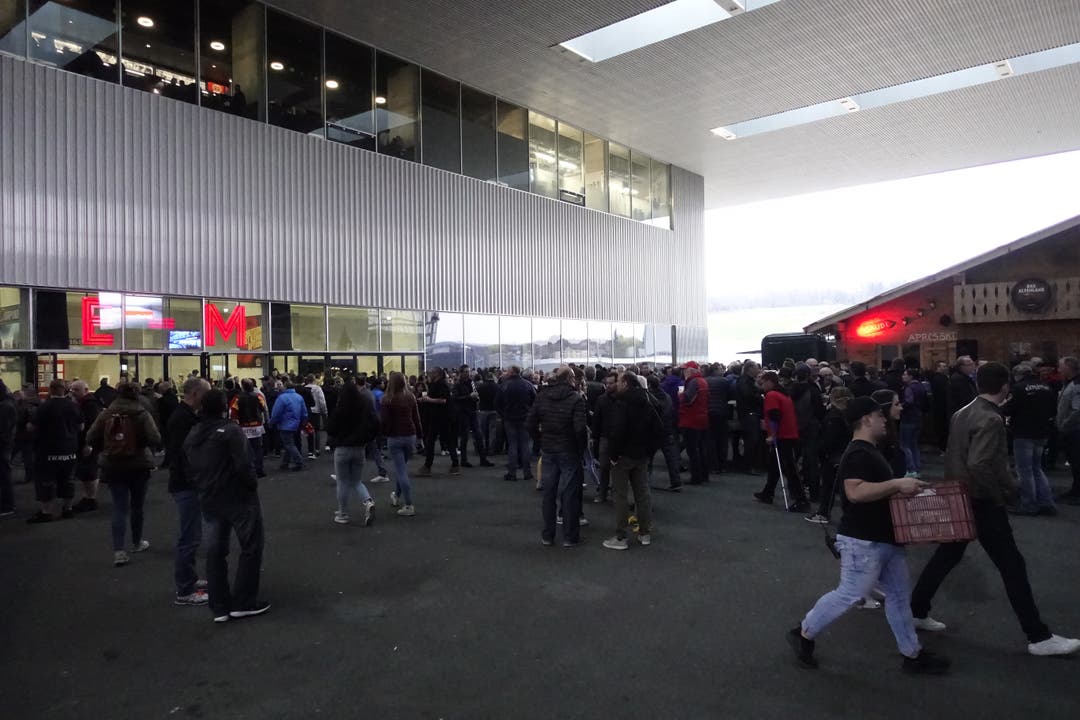  Der Eingang zurTissot-Arena.