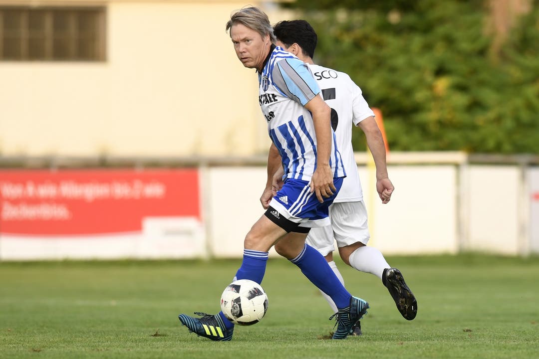 Brian Bertelsen (vorne, am Ball) vom FC Wettingen.