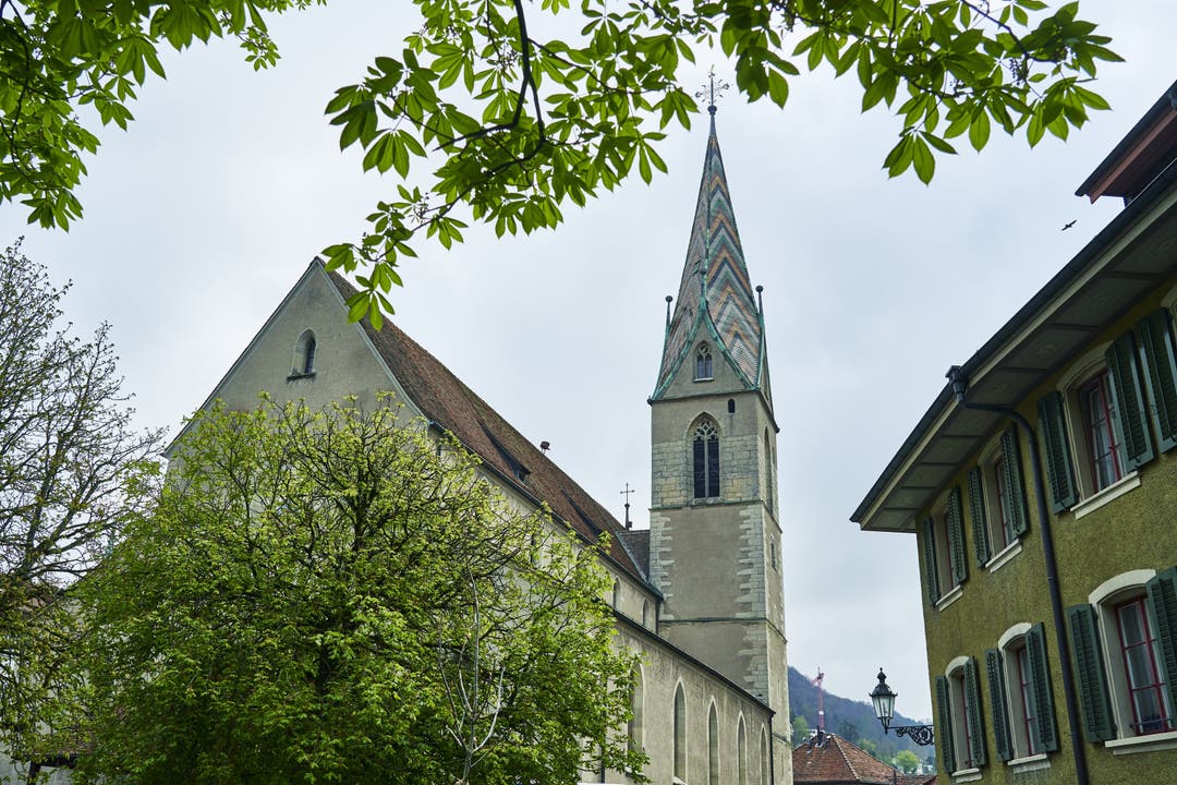 Ein Rundgang durchs Badener Altstadtquartier: Auf dem Kirchplatz dominiert die katholische Stadtpfarrkirche Maria Himmelfahrt.