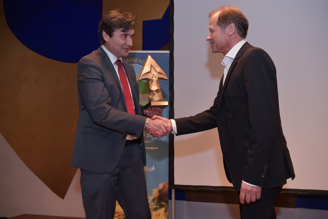 Kulturpreisverleihung 2019 Marc Reist erhält den Kulturpreis von Stadtpräsident François Scheidegger.