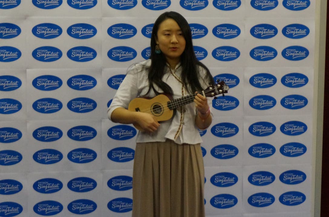  Die 20-jährige Miya Huang kommt aus China, studiert in Japan und macht an der ETH ein Austauschjahr. Sie hat Chorerfahrung, ist in einer Band und ist schon in Hongkongs Strassen aufgetreten. Sie sang mit Ukelele «Riptide» von Vance Joy.