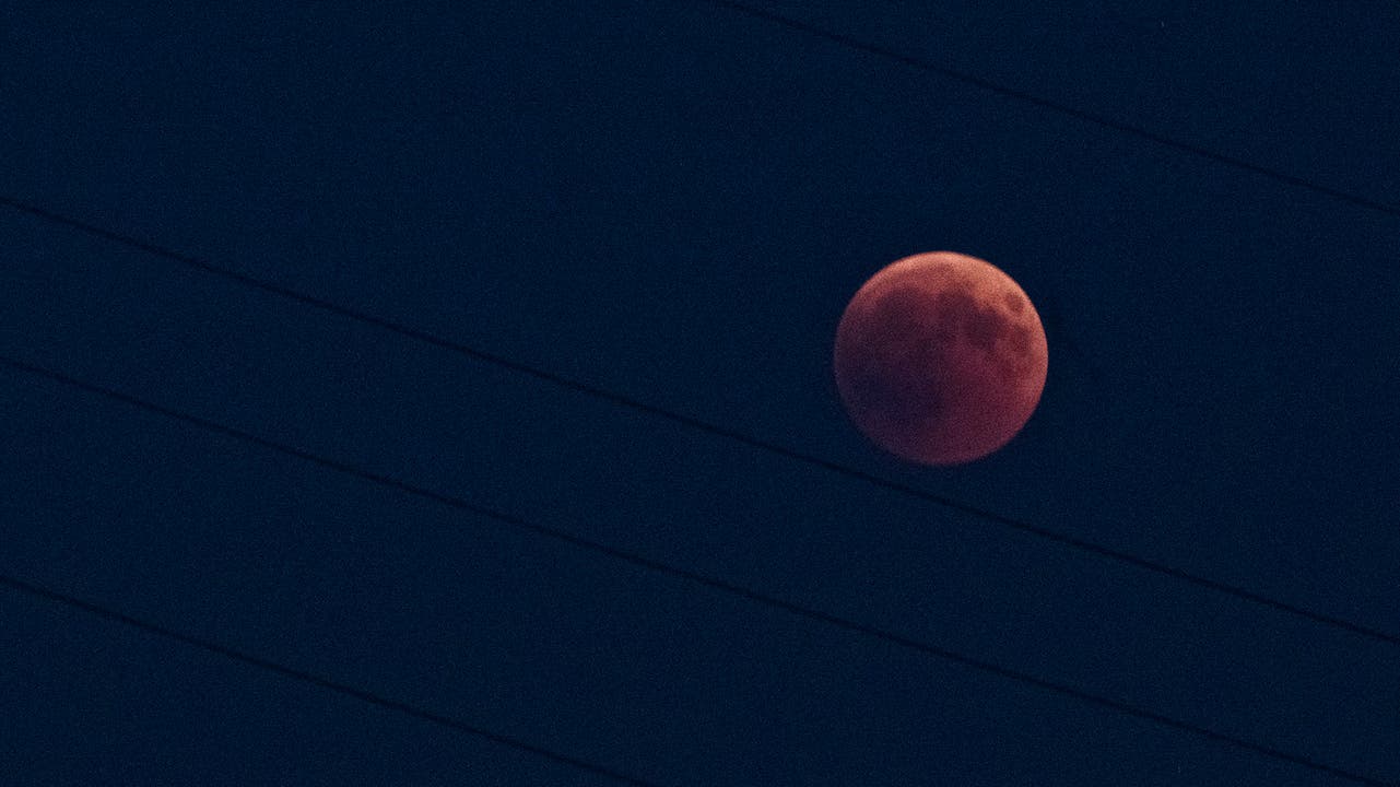 Mondfinsternis, gesehen von der Sternwarte Schafmatt.