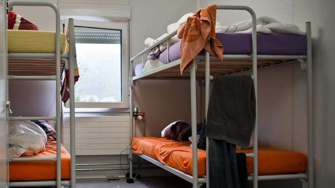 Hier im Bild: Das Zimmer von vier Jungesellen in der Asylunterkunft Birmensdorf.