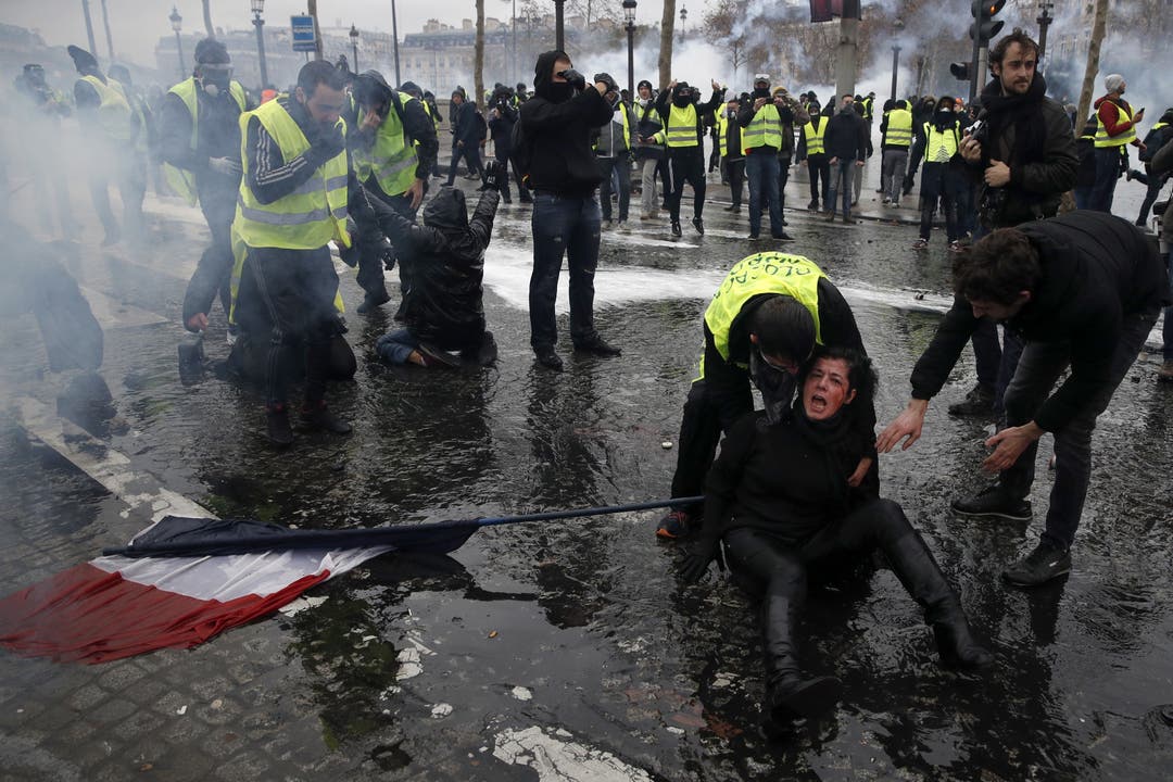 Bilder der eskalierenden Proteste in Paris.